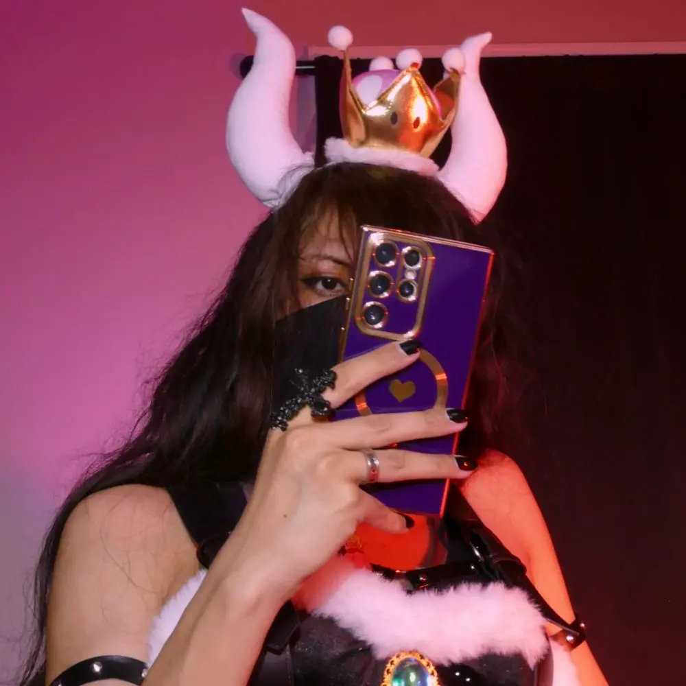 RTXSonia in Goth Queen Bowsette cosplay
